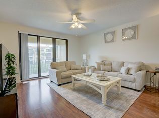 200 Uno Lago Dr #202, Juno Beach, FL 33408