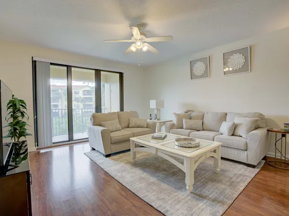 200 Uno Lago Dr, Juno Beach, FL