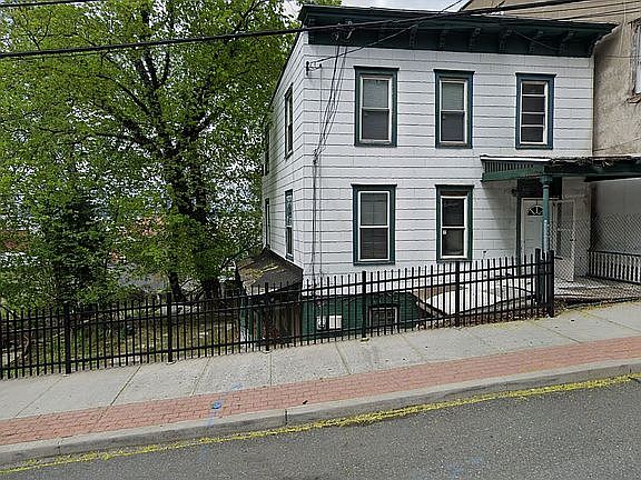 1st image of 27 Secor Rd