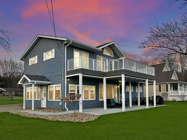 11434 N Shore Dr, Conneaut Lake, PA 16316
