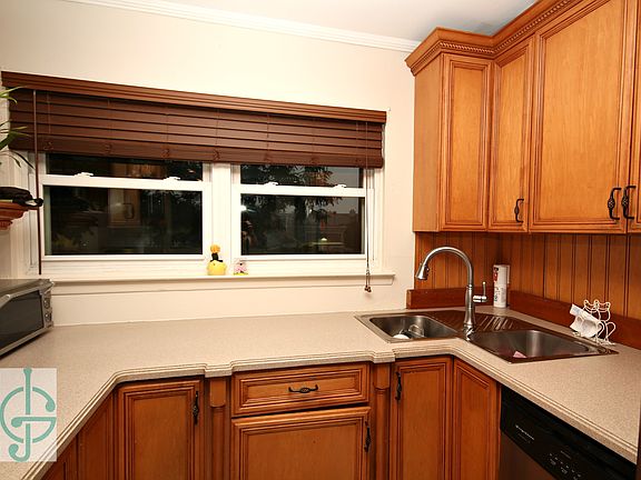 3rd image of 490 Main St APT A12