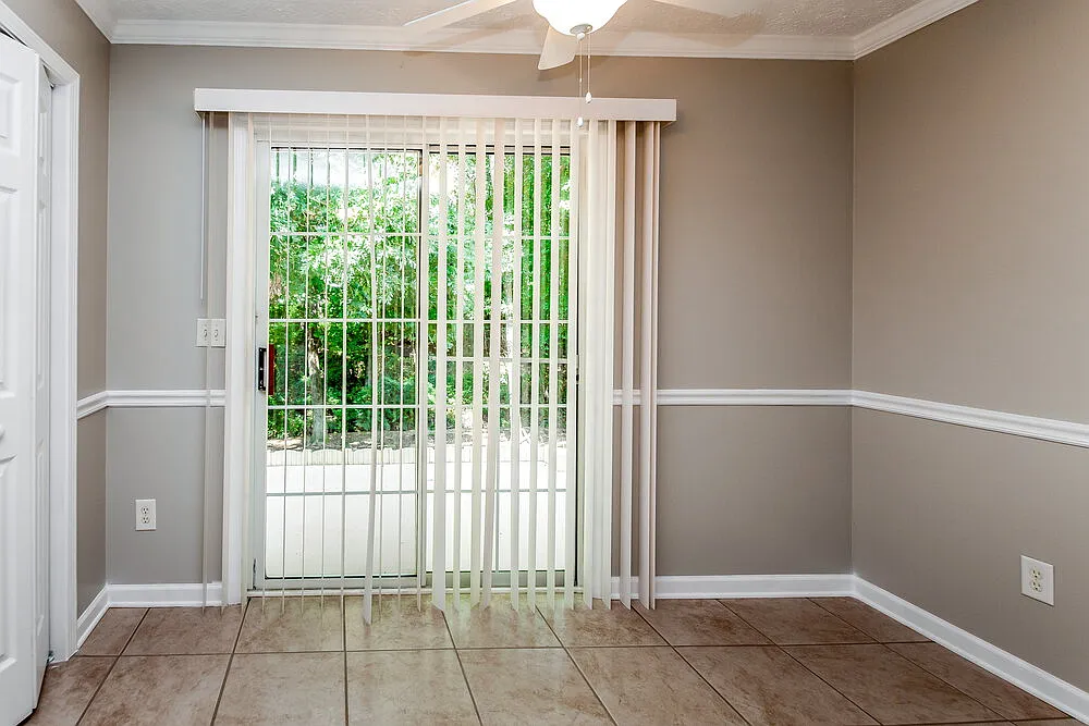 3 bed, 2.0 bath, 1292 sqft, $1,770 — Photo 3