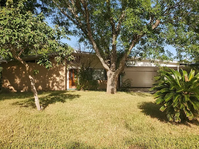 814 E Ebony Dr — Photo 1