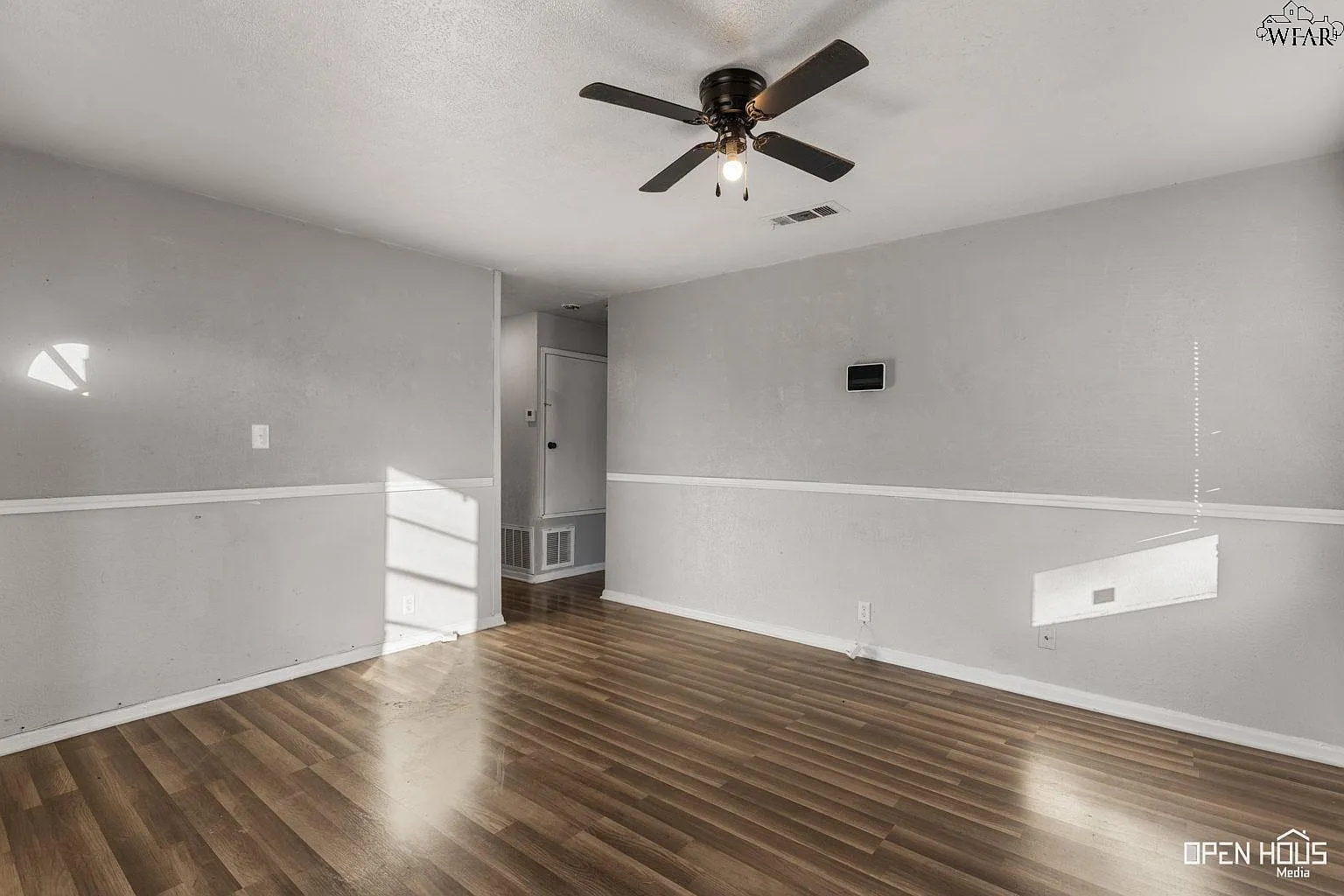3 bed, 1.0 bath, 906 sqft, $1,295 — Photo 4