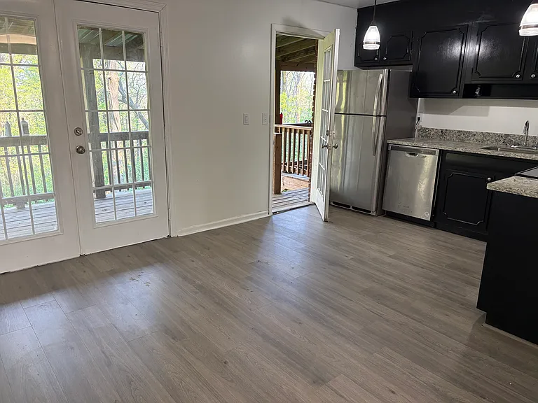 1122 James Blvd #1 — Photo 4