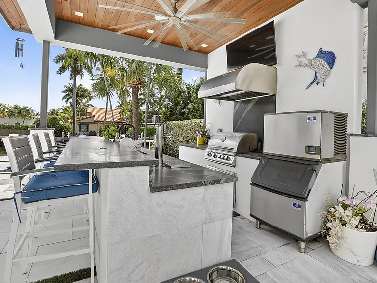 334 Isle Of Capri Dr — Photo 6