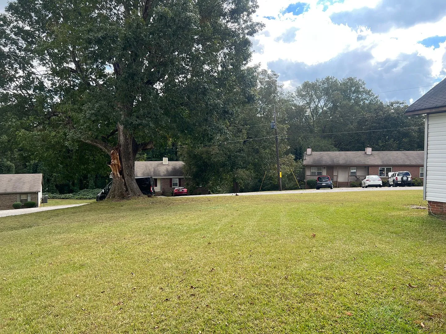 2 Bedroom, 1 Bathroom in Carrollton City — Photo 4