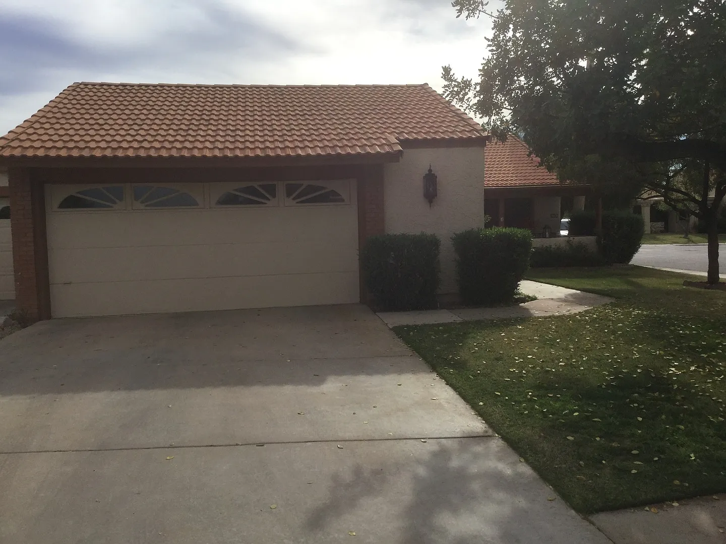 Check out this lovely 3 bed 2 bath home for the Fall Season. Rental Available Now through Novembe... — Photo 2