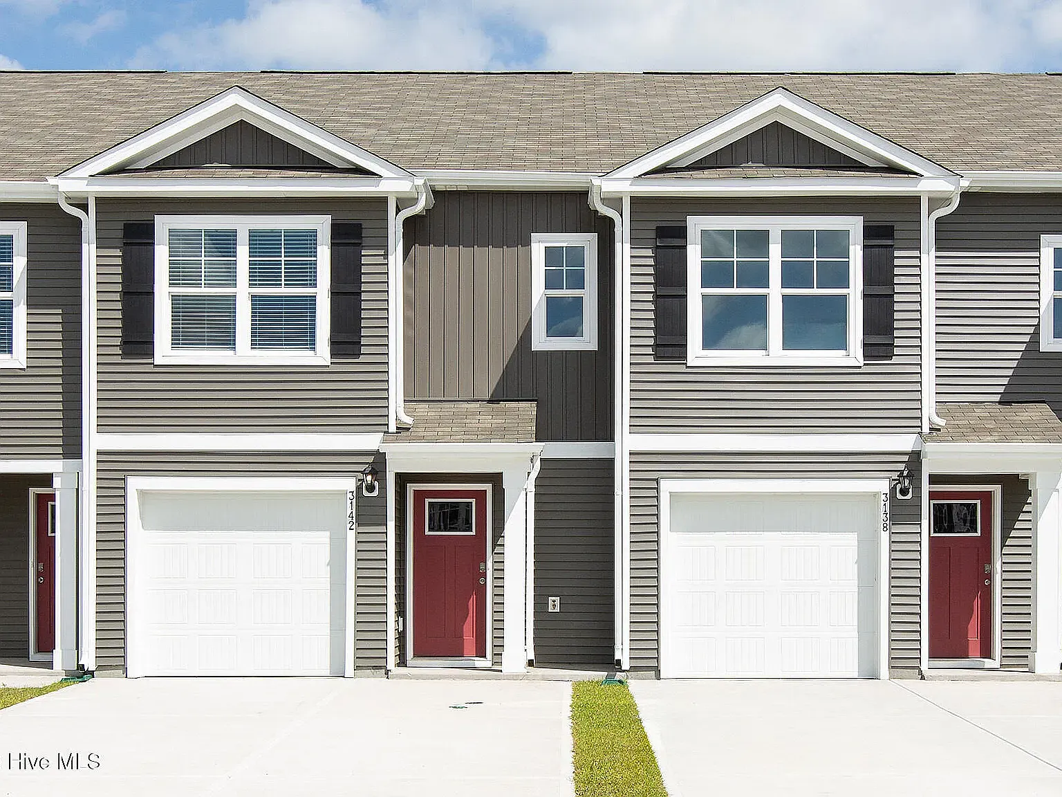 3 bed, 2.5 bath, 1418 sqft, $2,075 — Photo 1
