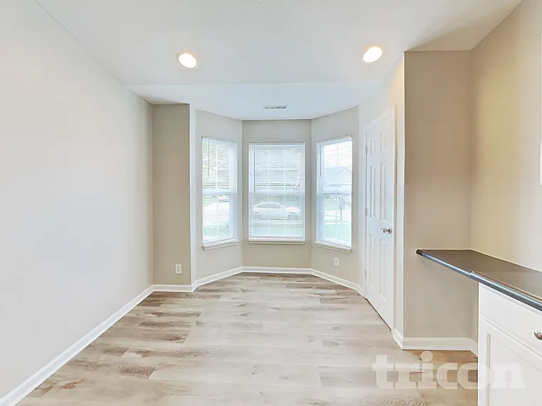 5353 Shamus Dr — Photo 5