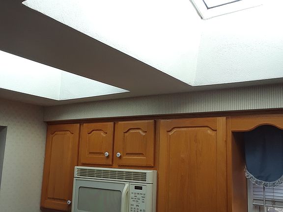 4th image of 333 Crescent Garden Dr