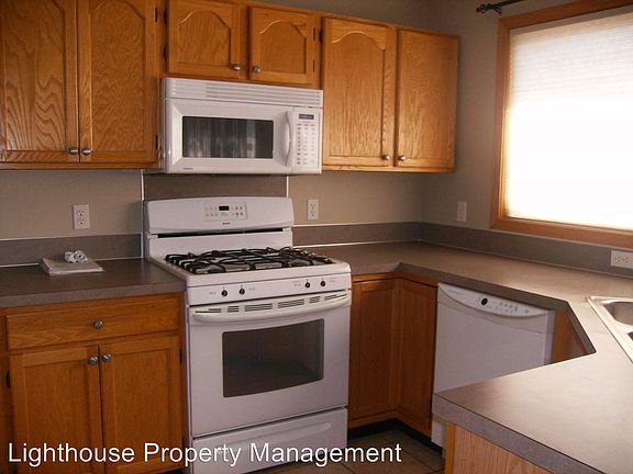 4th image of 5653 E Grove Dr SE
