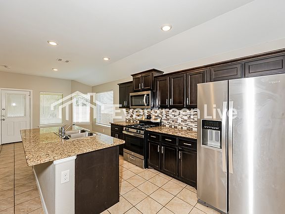 3rd image of 501 Vickie St