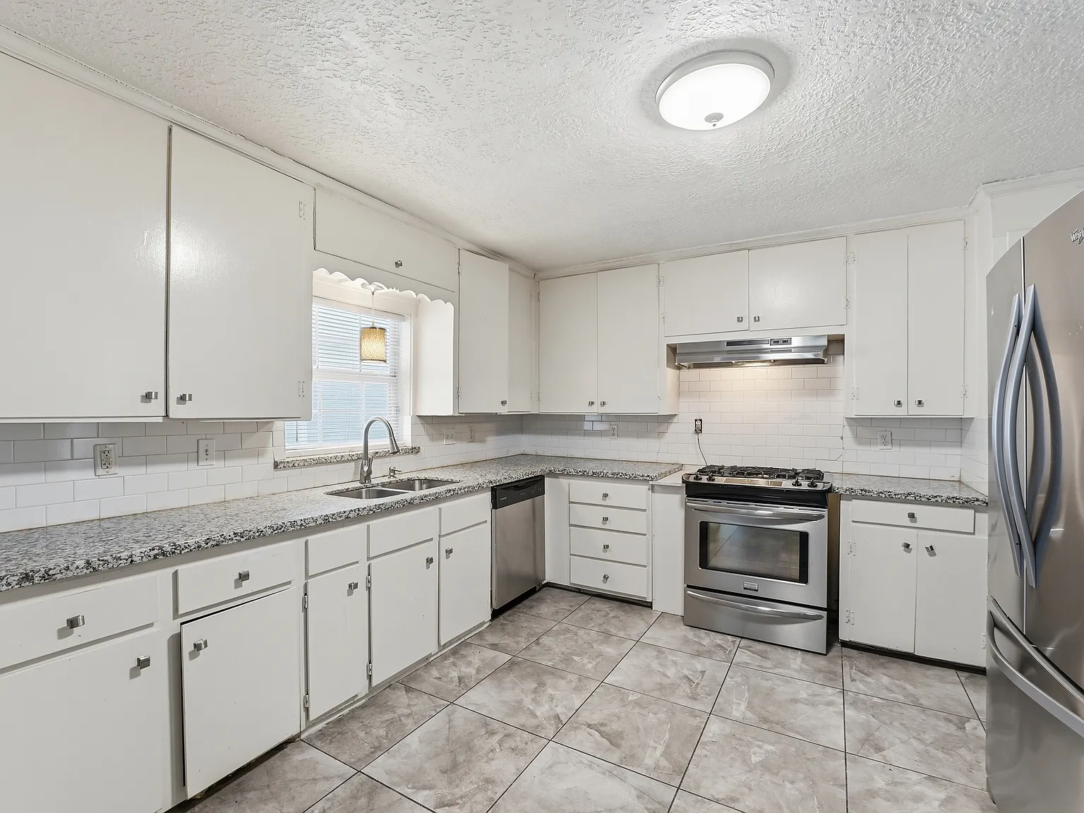 4 bed, 1.5 bath, $1,800 — Photo 4