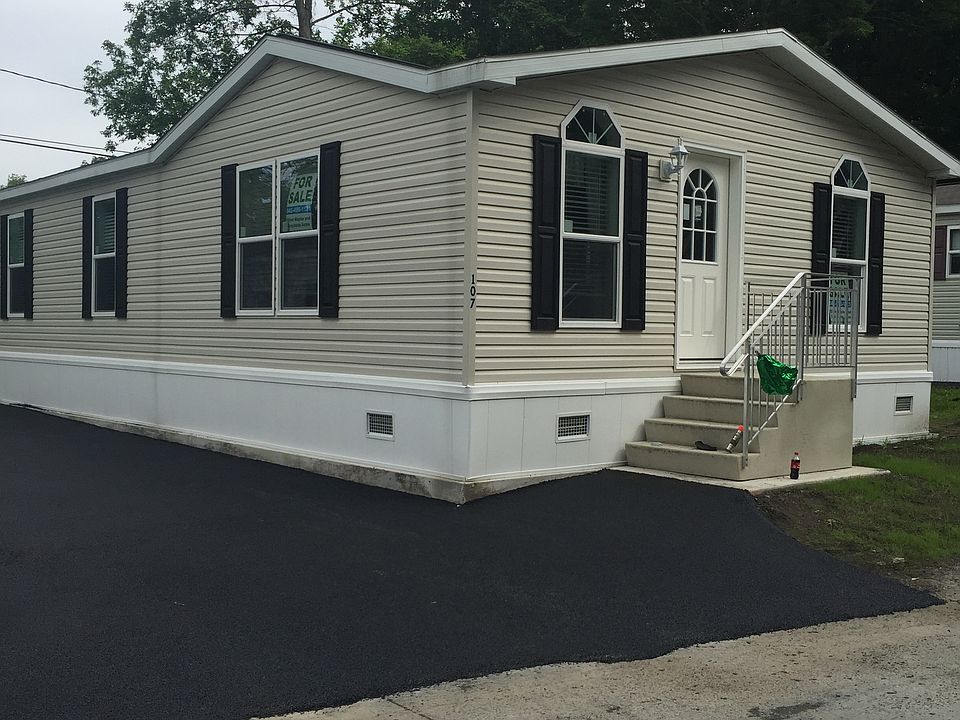 1st image of 107 Silver Maples Dr