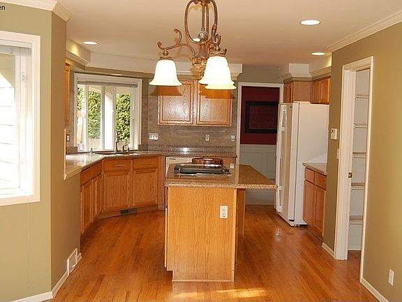 3rd image of 7931 152nd Ave NE