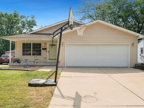 2208 Midway Dr, Rockford, IL 61103