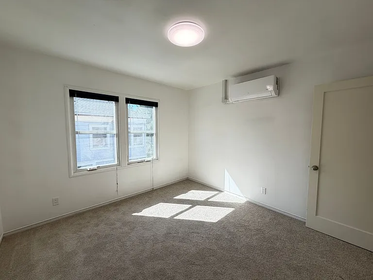 1831 & 1833 Stanford Street — Photo 17