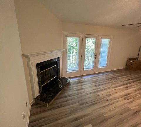 2nd image of 702 Glendale Dr Unit 1-L