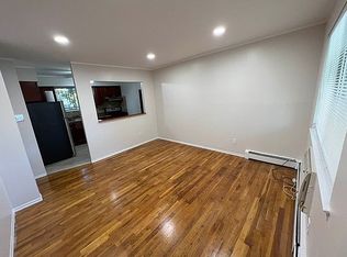 20-04 49th St #1F, Astoria, NY 11105