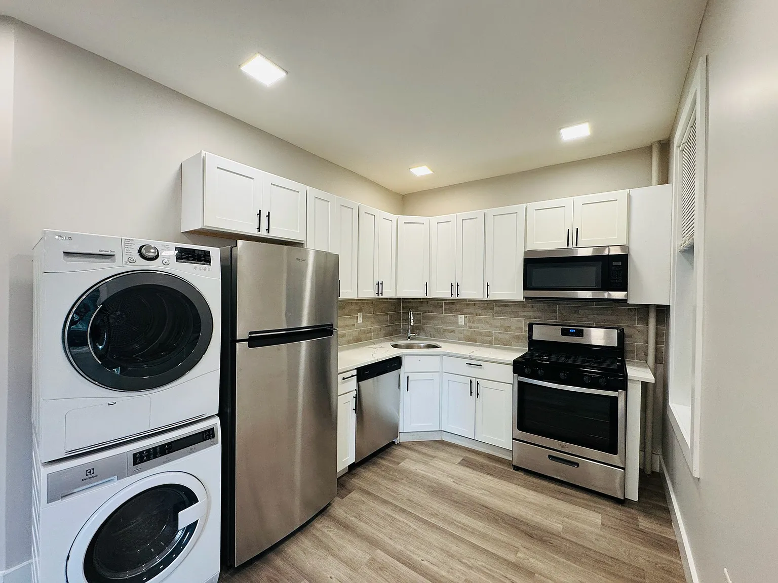 518 Central Ave — Photo 2