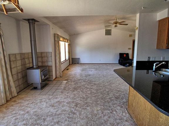 5th image of 1085 NE 7th Dr