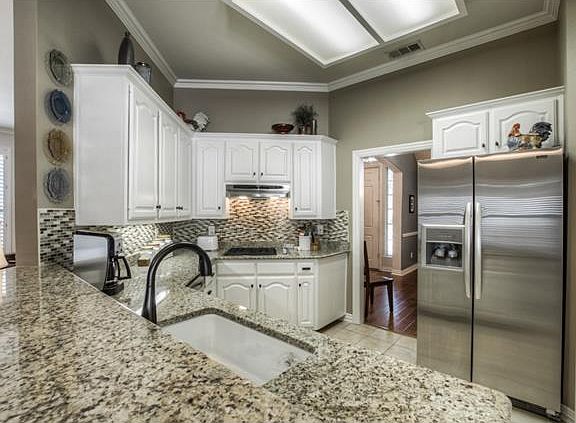 3rd image of 3915 Belton Dr