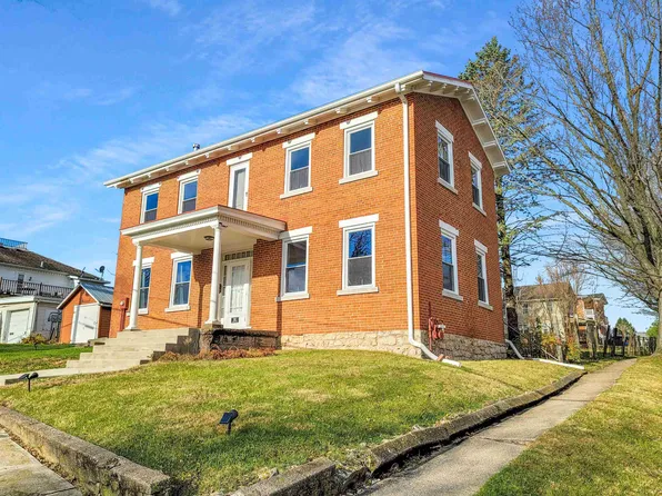 101 S West St, Galena, IL 61036