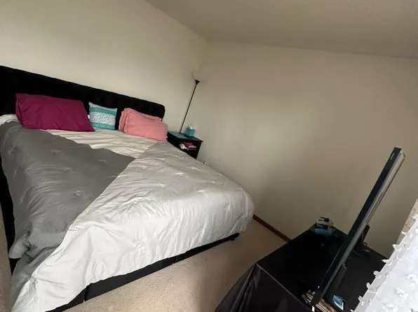 1029 Providence Dr, Shakopee, MN 55379