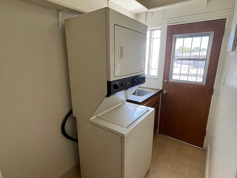 809 1/2 N Ridgewood Pl — Photo 4