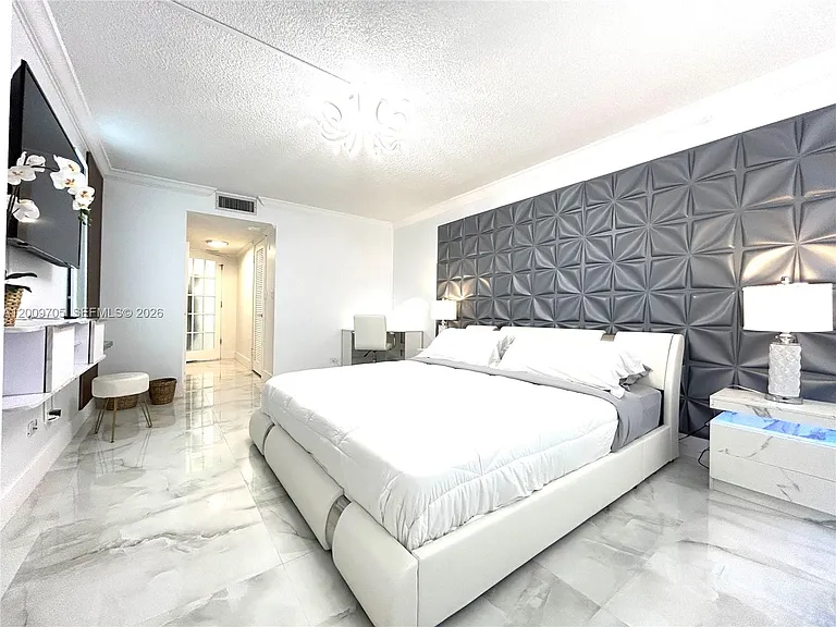 6039 Collins Ave #1507 — Photo 15