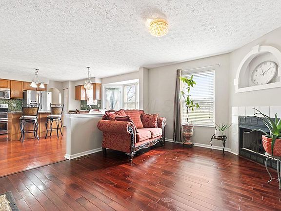 5th image of 116 Rolling Meadow Ct