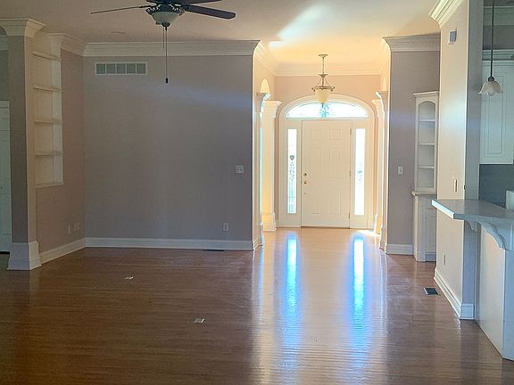 5th image of 160 Waterford Cir