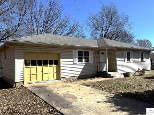 2610 Maplewood Ln, Sedalia, MO 65301