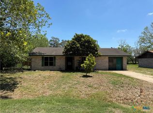1195 Gay Meadow Ln, Goliad, TX 77963