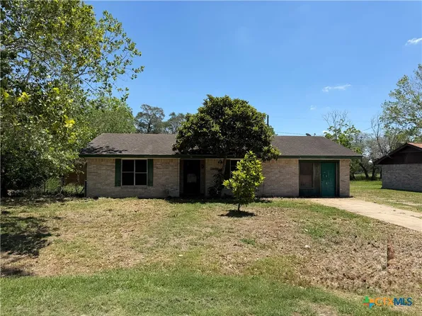 1195 Gay Meadow Ln, Goliad, TX 77963