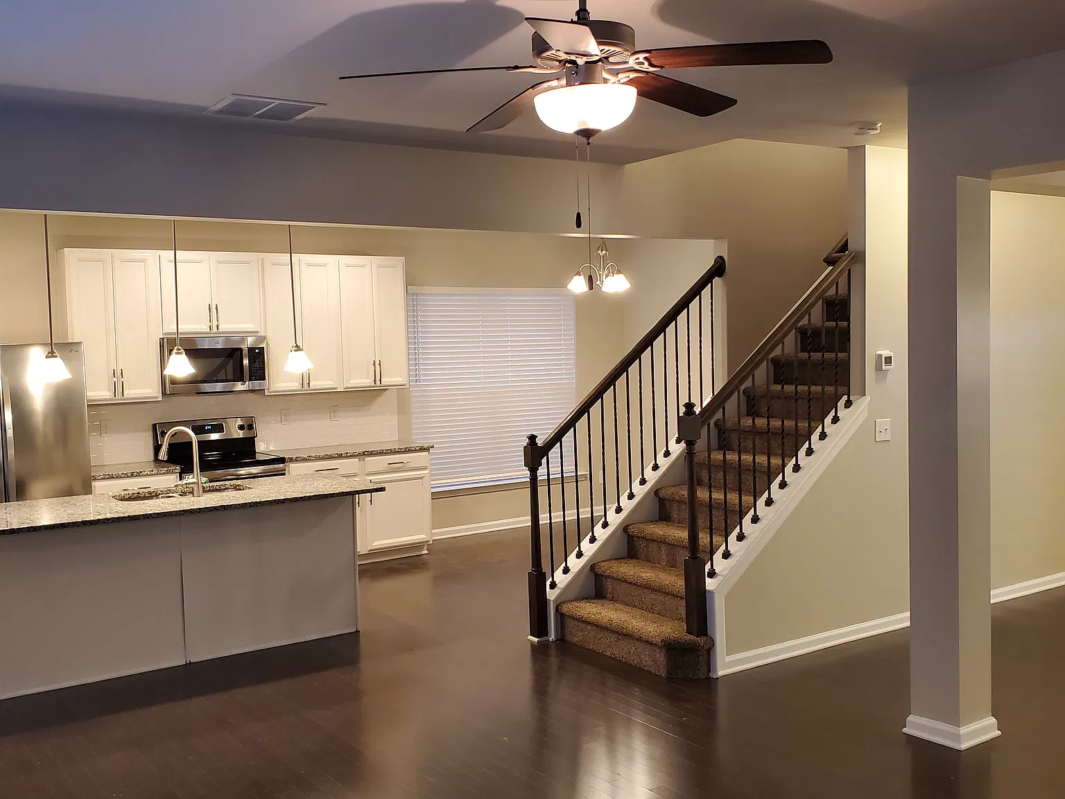4 bed, 2062 sqft, $2,600 — Photo 3