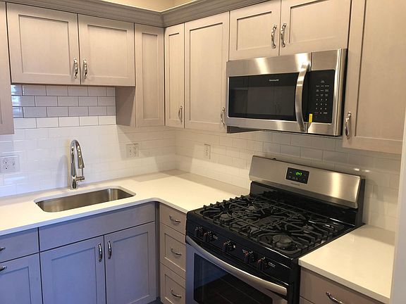 2nd image of 5830 Bartlett St #3F