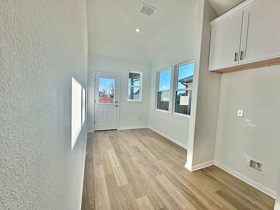 4th image of 305 Porter Country Pkwy