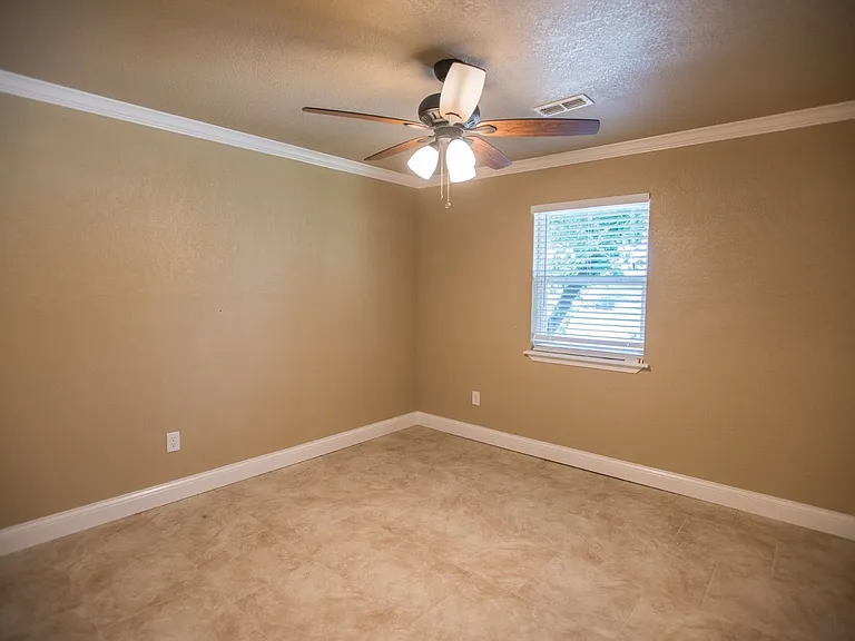 3801A Windwood Lane — Photo 12