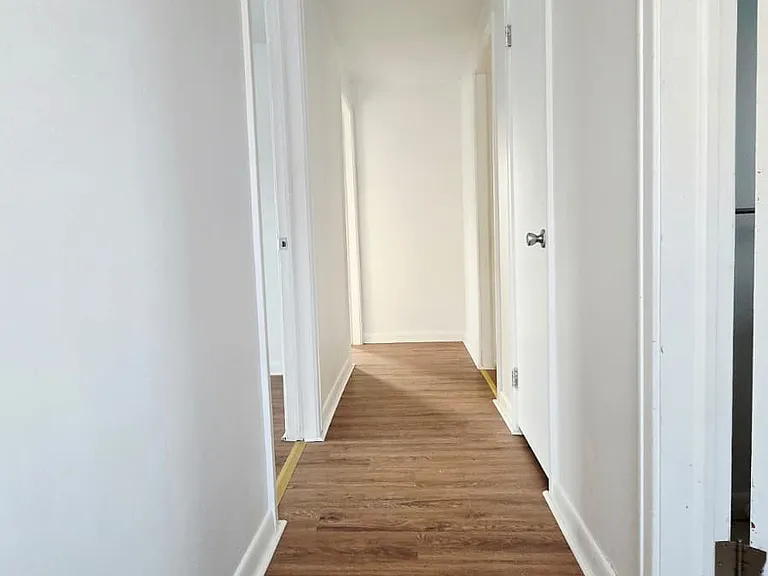725 Dickson St — Photo 11