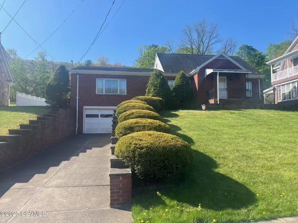 1734 Trevorton Rd, Coal Township, PA 17866