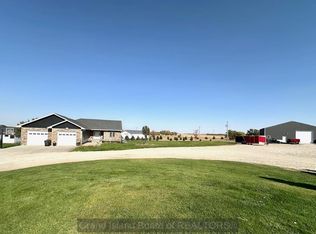 506 Meadowlark Dr, Saint Libory, NE 68872