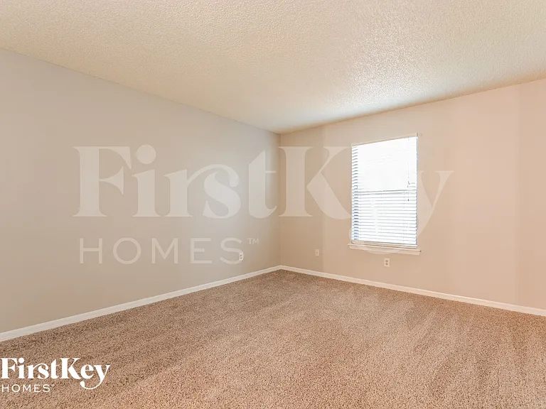 710 Leeward Dr — Photo 8