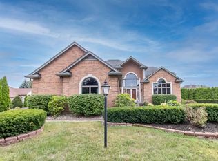 48290 Fir Ct, Shelby Township, MI