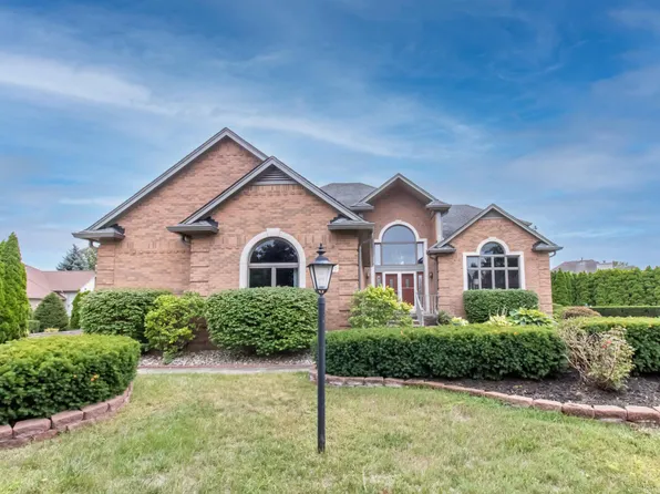 48290 Fir Ct, Shelby Township, MI 48315