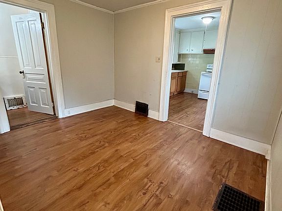 4th image of 332 Ives Ave #2