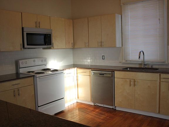 2nd image of 908 Oak St