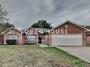 1610 Crestmeadow Ln, Mansfield, TX 76063