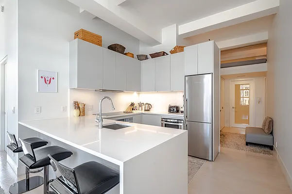 Rented by R New York | media 2